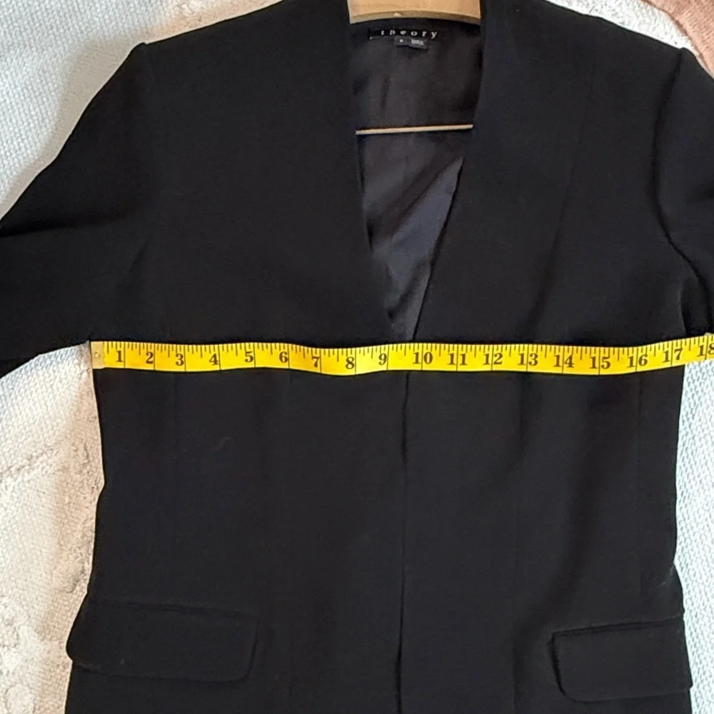 Theory collarless cuff sleeve Black Blazer size 6